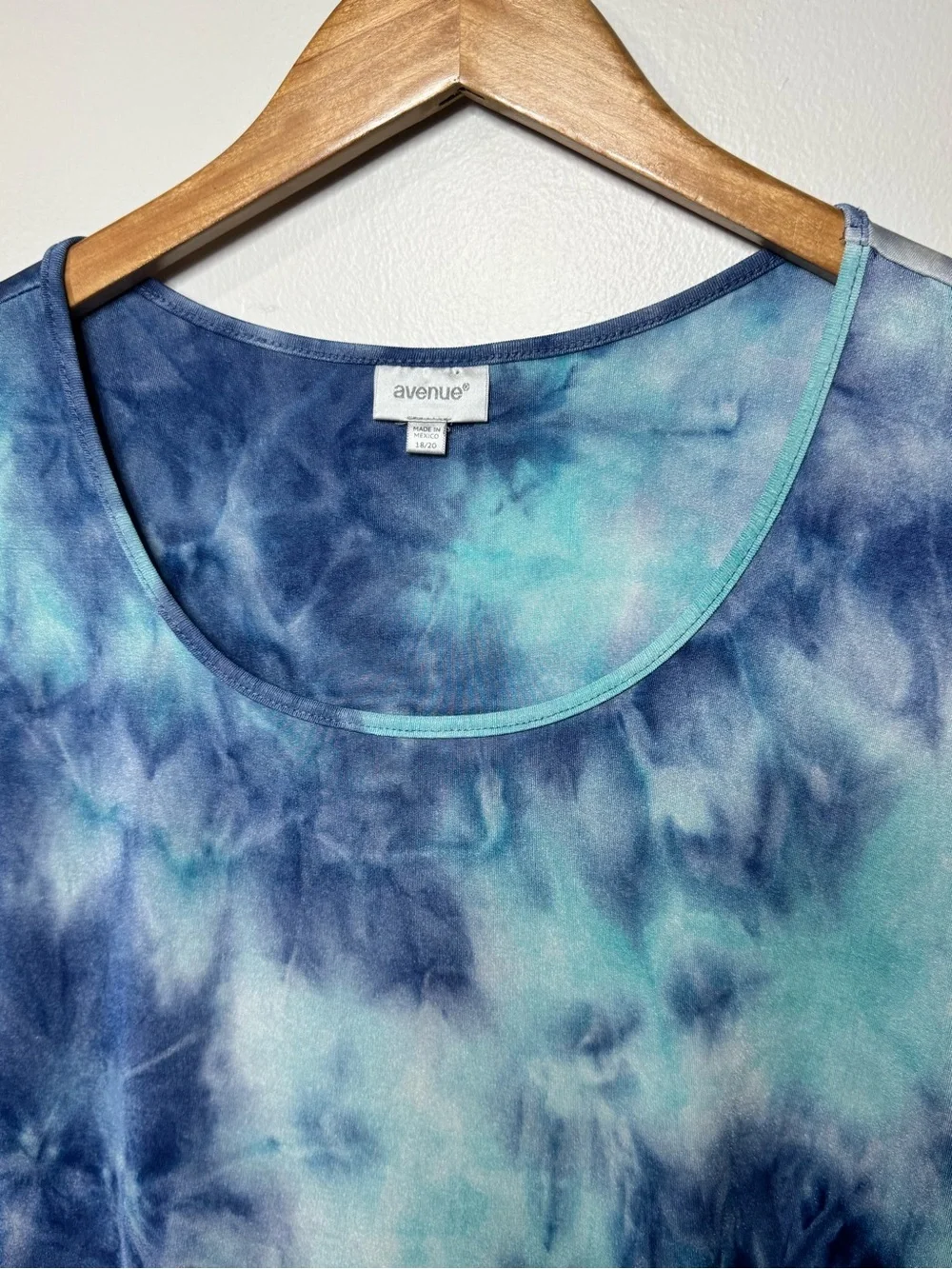 Avenue Blue Tie-Dye Scoop Neck Short Sleeve Top Sz XL - Picture 3 of 4